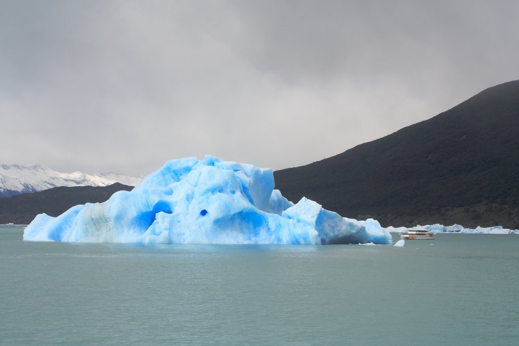 30-Small boot and big iceberg.jpg - Small boot and big iceberg